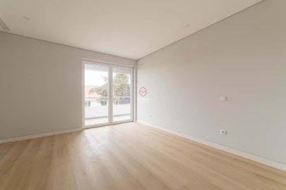 Apartamento T3 para Venda em Carcavelos e Parede