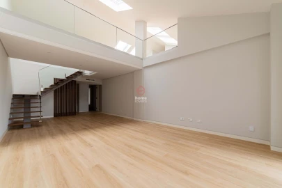 Apartamento T3 para Venda em Carcavelos e Parede