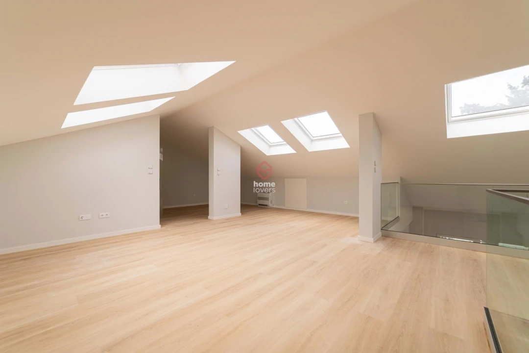 Apartamento T3 para Venda em Carcavelos e Parede Foto 17