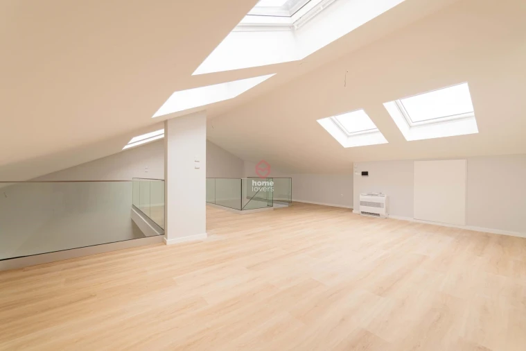 Apartamento T3 para Venda em Carcavelos e Parede Foto 16