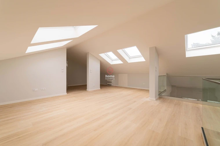 Apartamento T3 para Venda em Carcavelos e Parede Foto 17