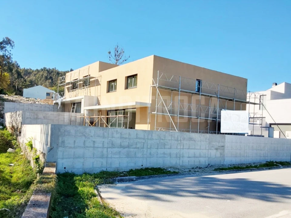 Moradia T3 para Venda em Lanhoso Foto 10