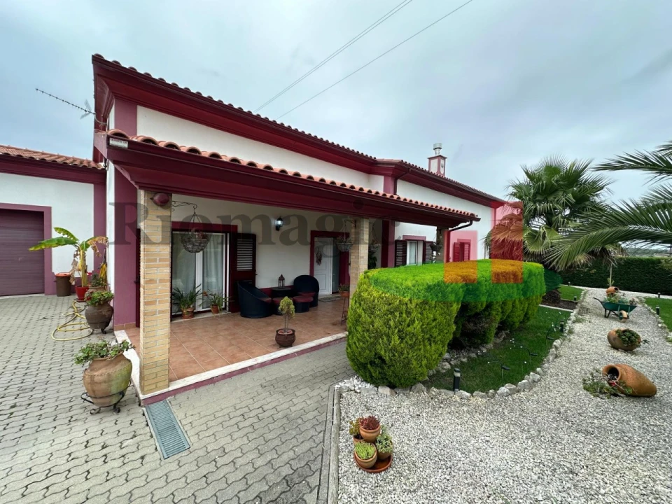 Moradia T3 para Venda em Rio Maior Foto 1