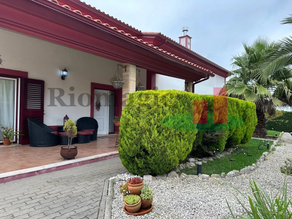 Moradia T3 para Venda em Rio Maior Foto 2
