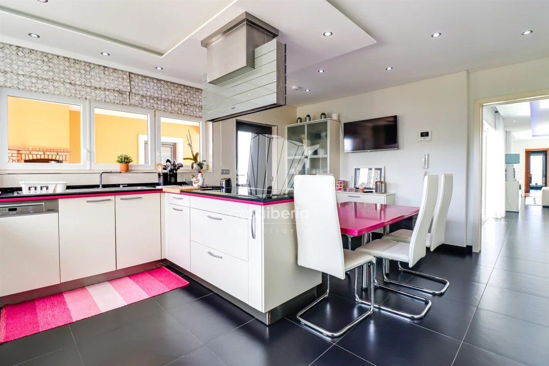 Moradia T4 para Venda em Santo Estêvão Foto 44