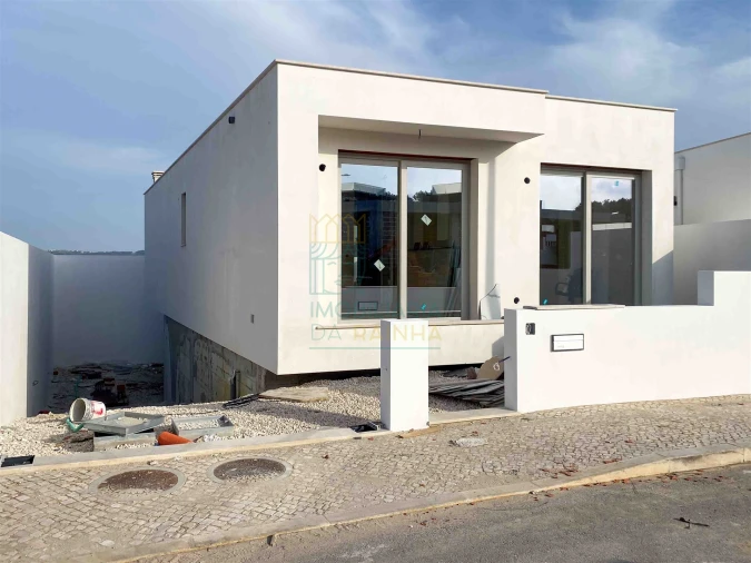 Moradia T2 para Venda em Tornada e Salir do Porto