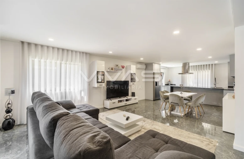 Moradia T4 para Venda em Turiz Foto 12