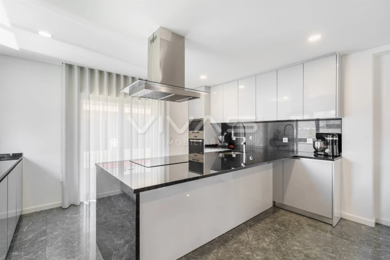 Moradia T4 para Venda em Turiz Foto 5