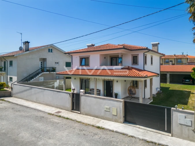 Moradia T4 para Venda em Turiz Foto 2