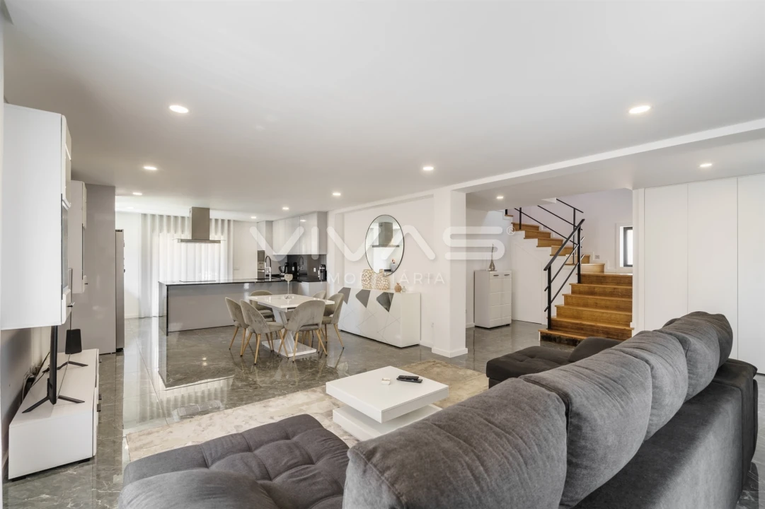 Moradia T4 para Venda em Turiz Foto 13