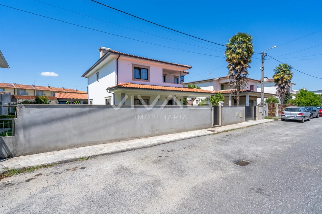 Moradia T4 para Venda em Turiz Foto 37