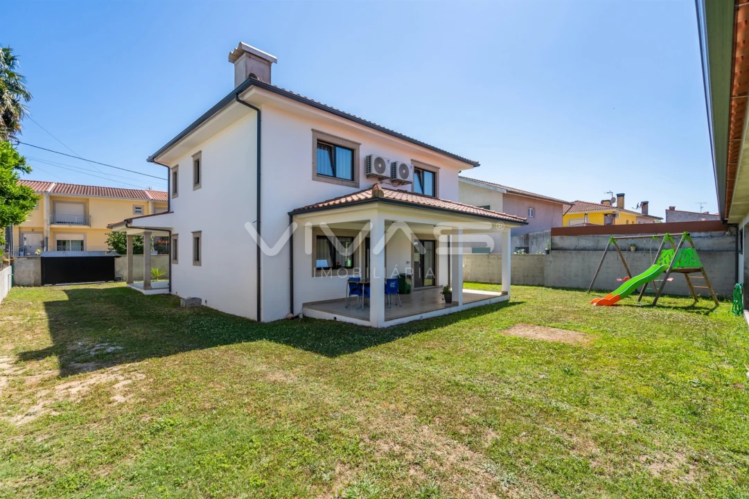 Moradia T4 para Venda em Turiz Foto 35