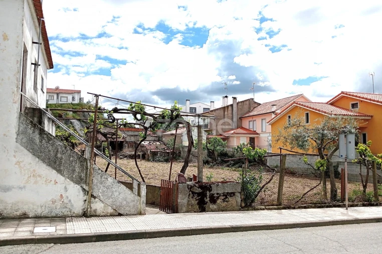 Moradia T5 para Venda em Miranda do Douro Foto 4