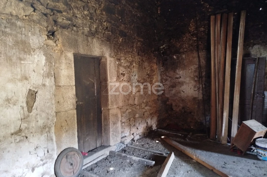 Prédio para Venda em Satão Foto 22