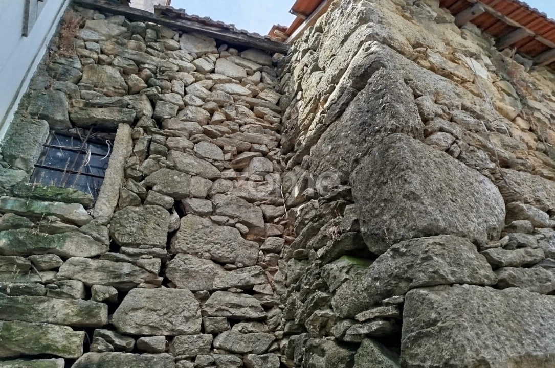 Prédio para Venda em Satão Foto 7