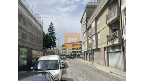 Apartamento T4 para Venda em Lordelo do Ouro e Massarelos