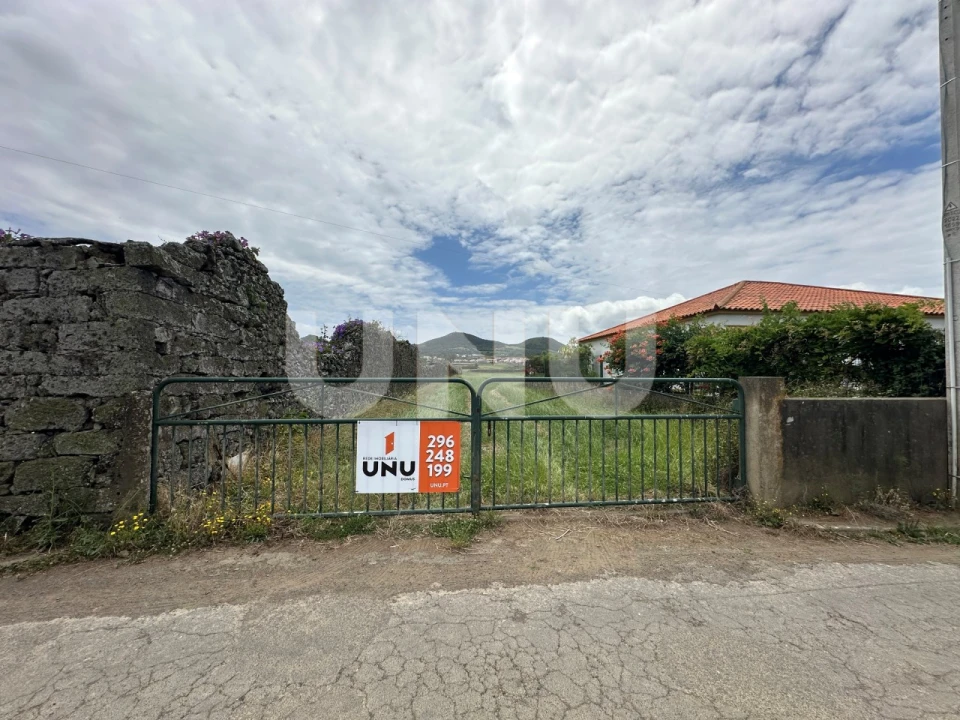 Terreno Misto para Venda em Pico da Pedra Foto 1