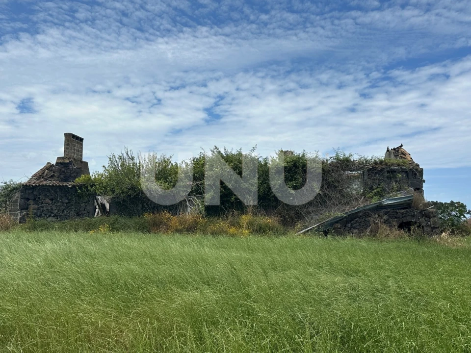 Terreno Misto para Venda em Pico da Pedra Foto 11