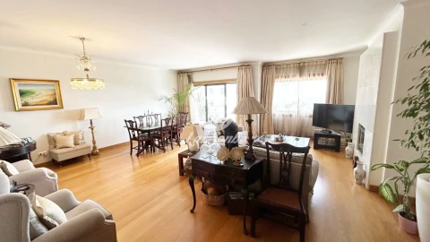 Apartamento T4 para Venda em Aldoar, Foz do Douro e Nevogilde