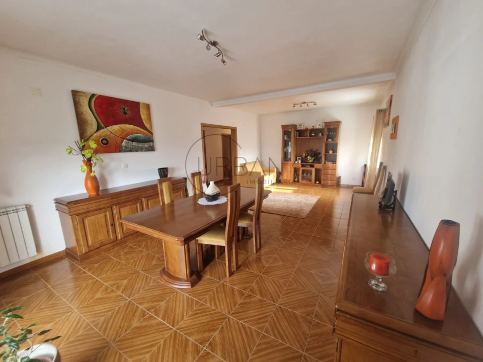 Moradia T5 para Venda em Arcozelos Foto 1