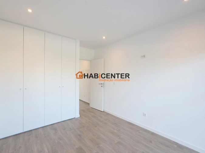 Apartamento T1 para Venda em Nazare Foto 13