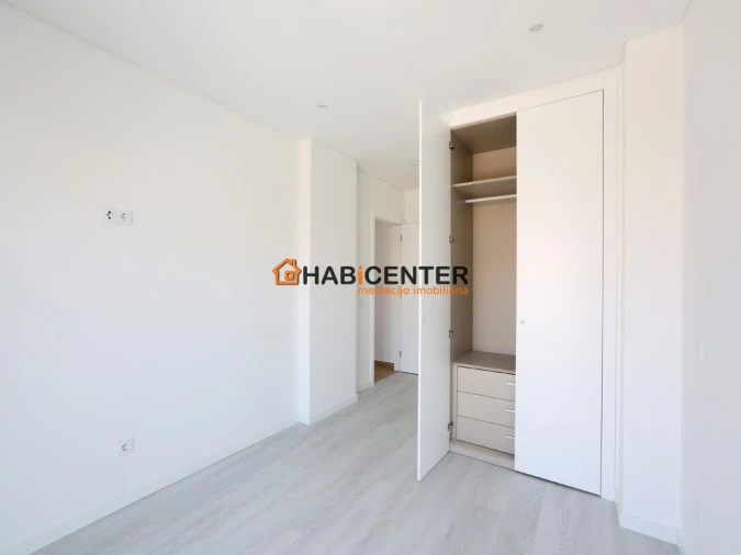 Apartamento T1 para Venda em Nazare Foto 11