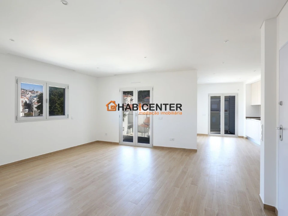 Apartamento T1 para Venda em Nazare Foto 5