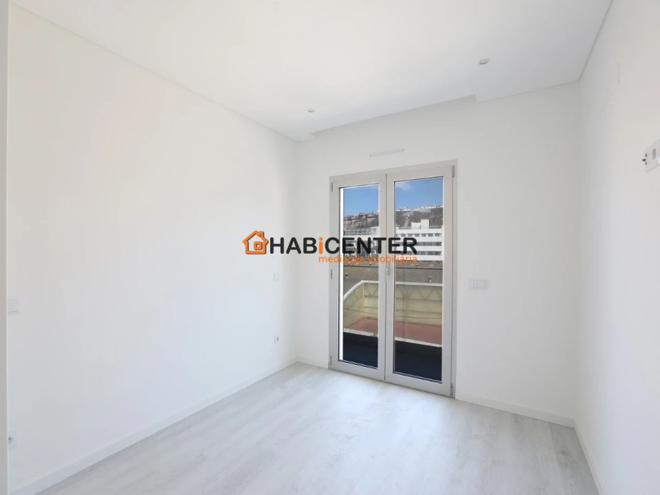 Apartamento T1 para Venda em Nazare Foto 9