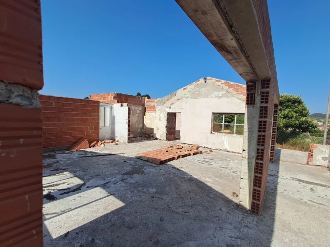 Moradia T3 para Venda em Salir de Matos Foto 4