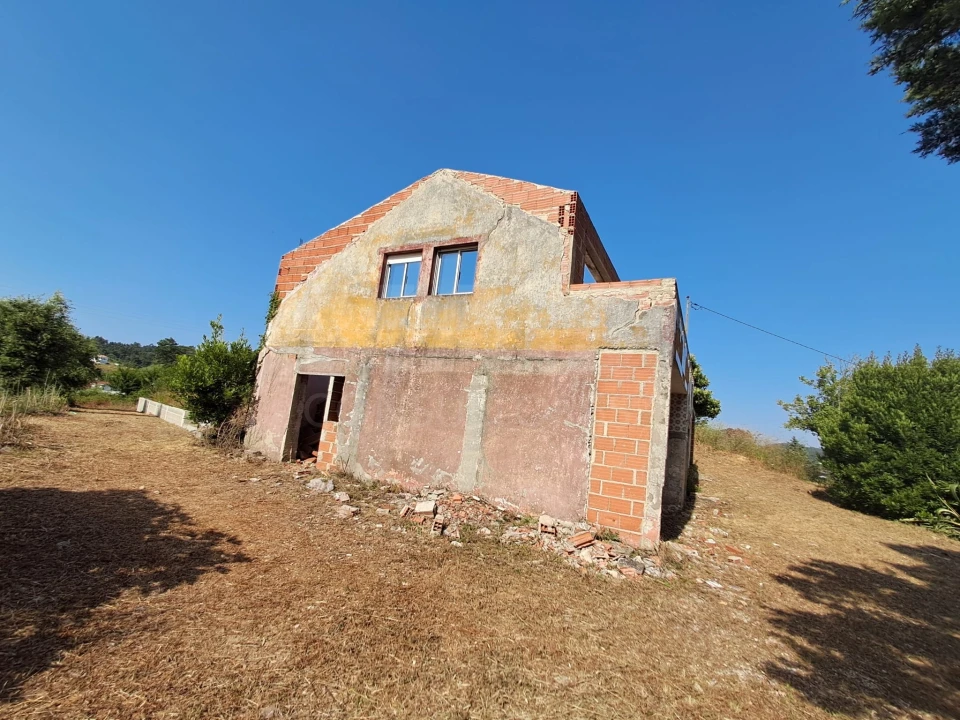 Moradia T3 para Venda em Salir de Matos Foto 2