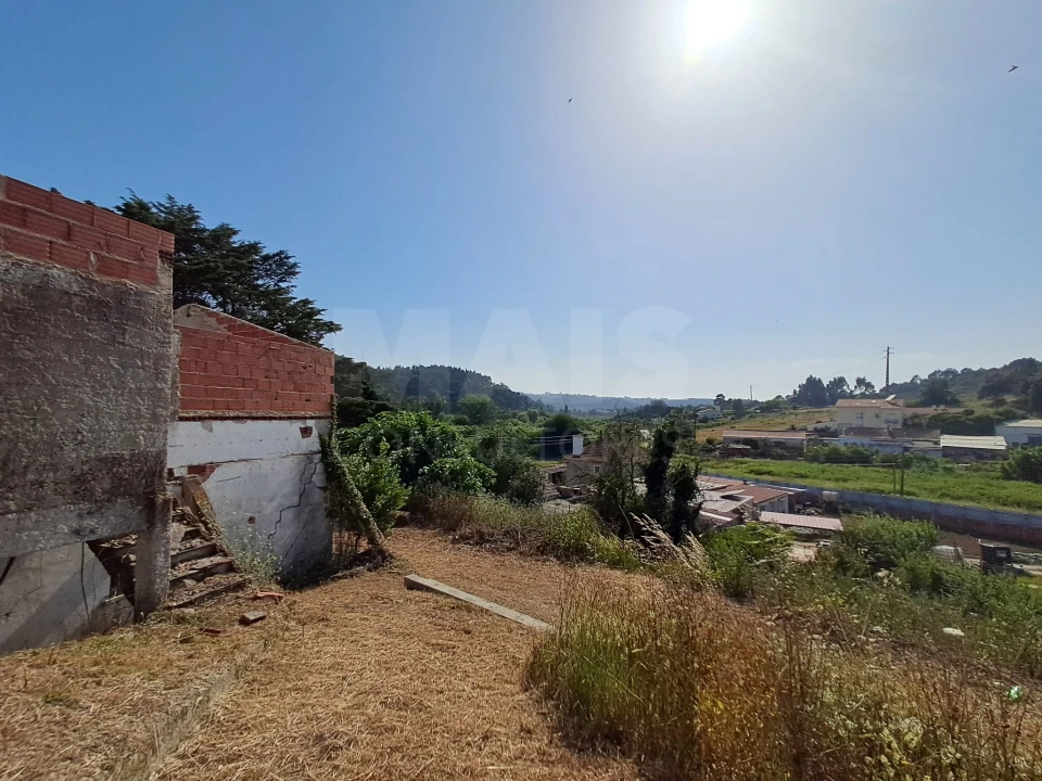 Moradia T3 para Venda em Salir de Matos Foto 8