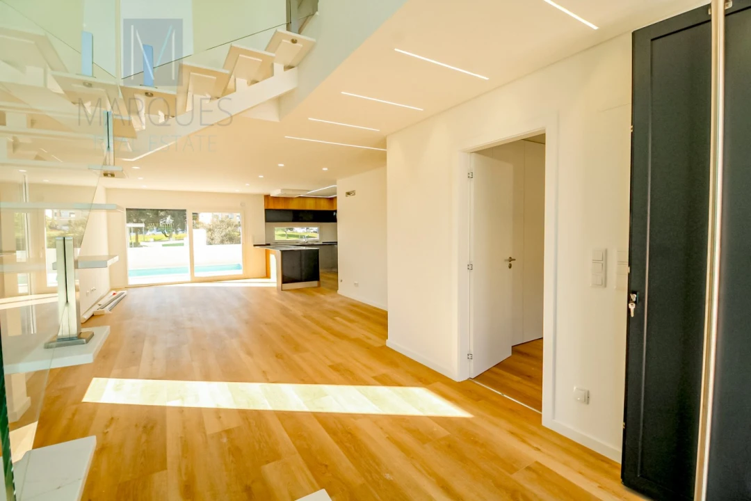 Moradia T4 para Venda em Charneca de Caparica e Sobreda Foto 1