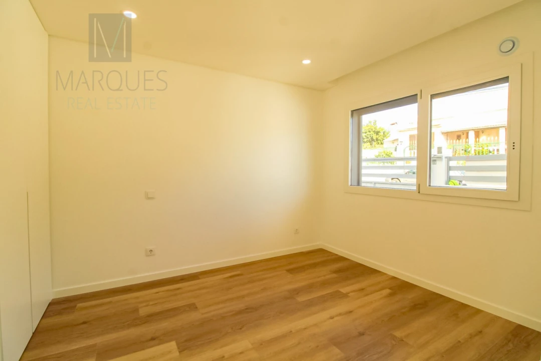 Moradia T4 para Venda em Charneca de Caparica e Sobreda Foto 12