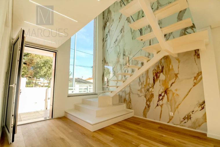 Moradia T4 para Venda em Charneca de Caparica e Sobreda Foto 1