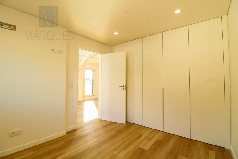 Moradia T4 para Venda em Charneca de Caparica e Sobreda Foto 11