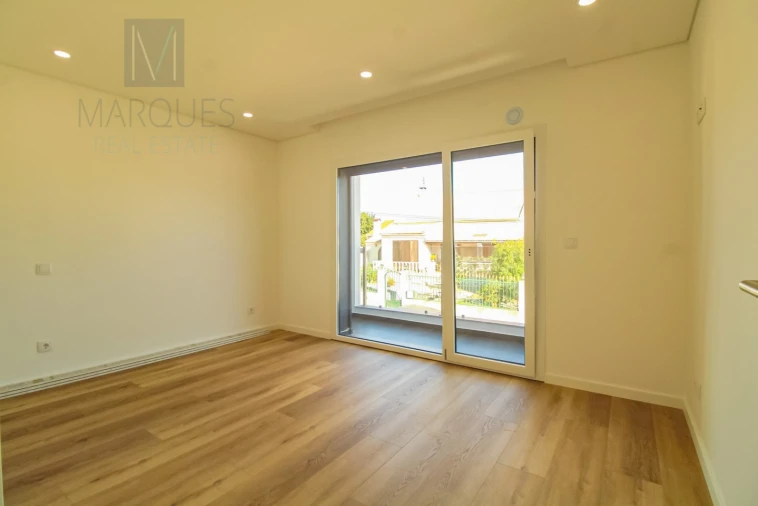 Moradia T4 para Venda em Charneca de Caparica e Sobreda Foto 16