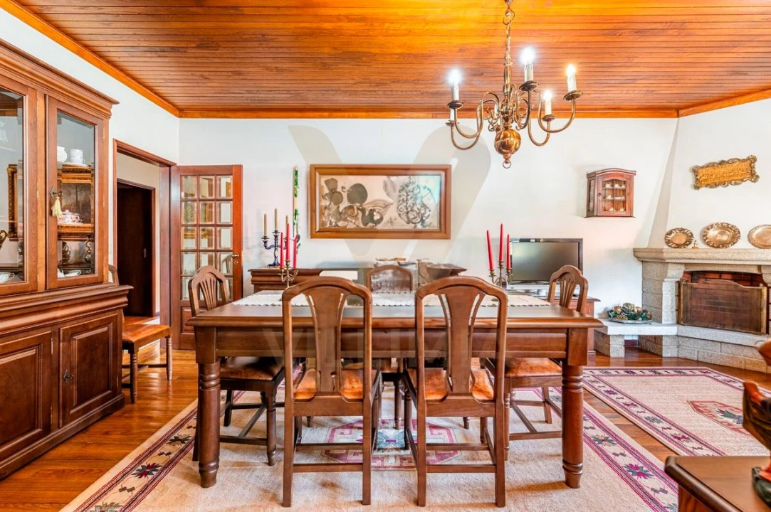 Moradia T5 para Venda em Fornelos e Queijada Foto 9