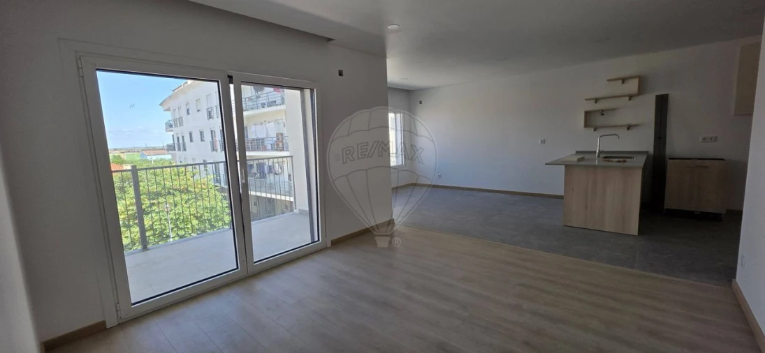 Apartamento T3 para Venda em Castanheira do Ribatejo e Cachoeiras Foto 3