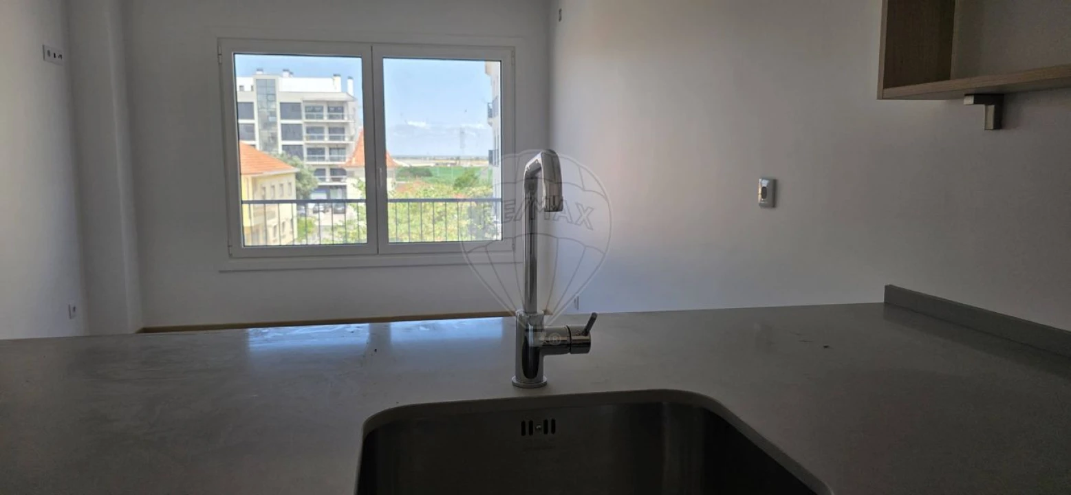 Apartamento T3 para Venda em Castanheira do Ribatejo e Cachoeiras Foto 4
