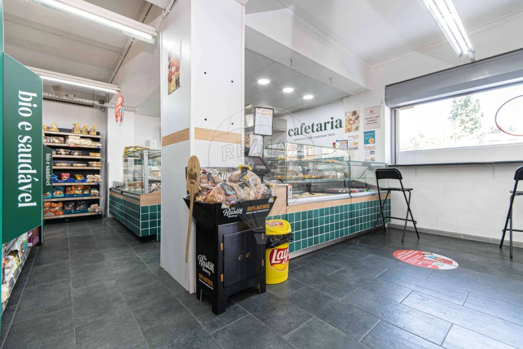 Loja para Venda em Alvalade Foto 3