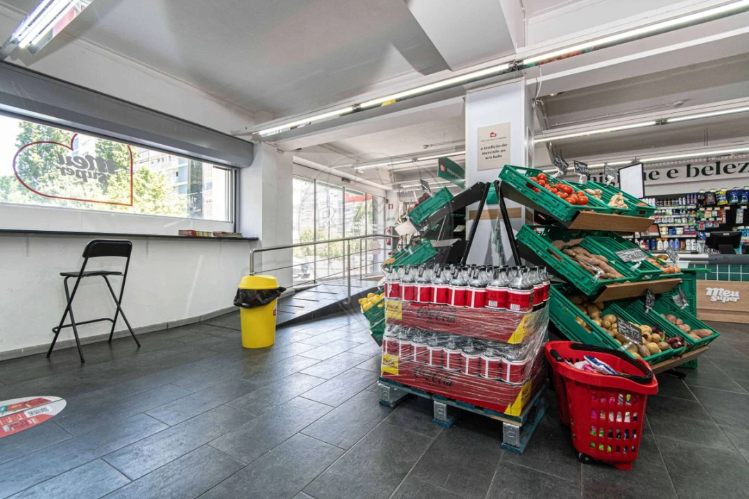 Loja para Venda em Alvalade Foto 5