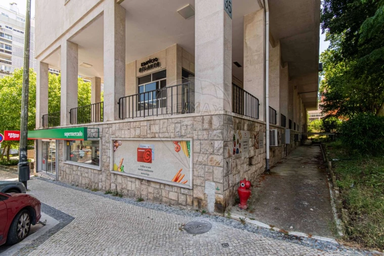 Loja para Venda em Alvalade