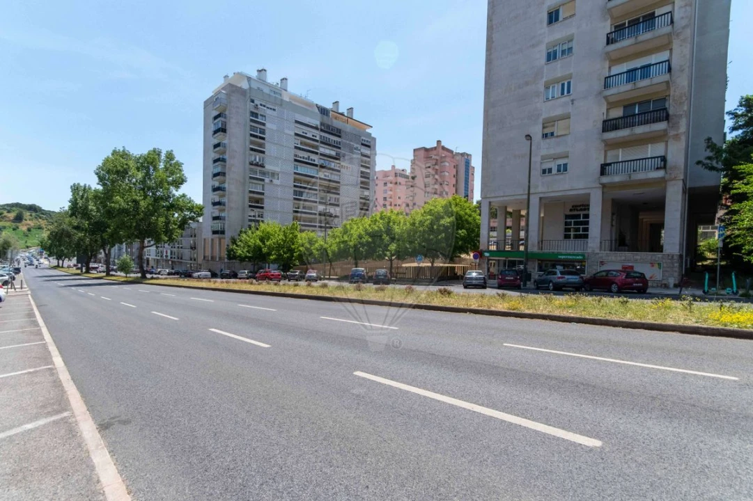 Loja para Venda em Alvalade Foto 17