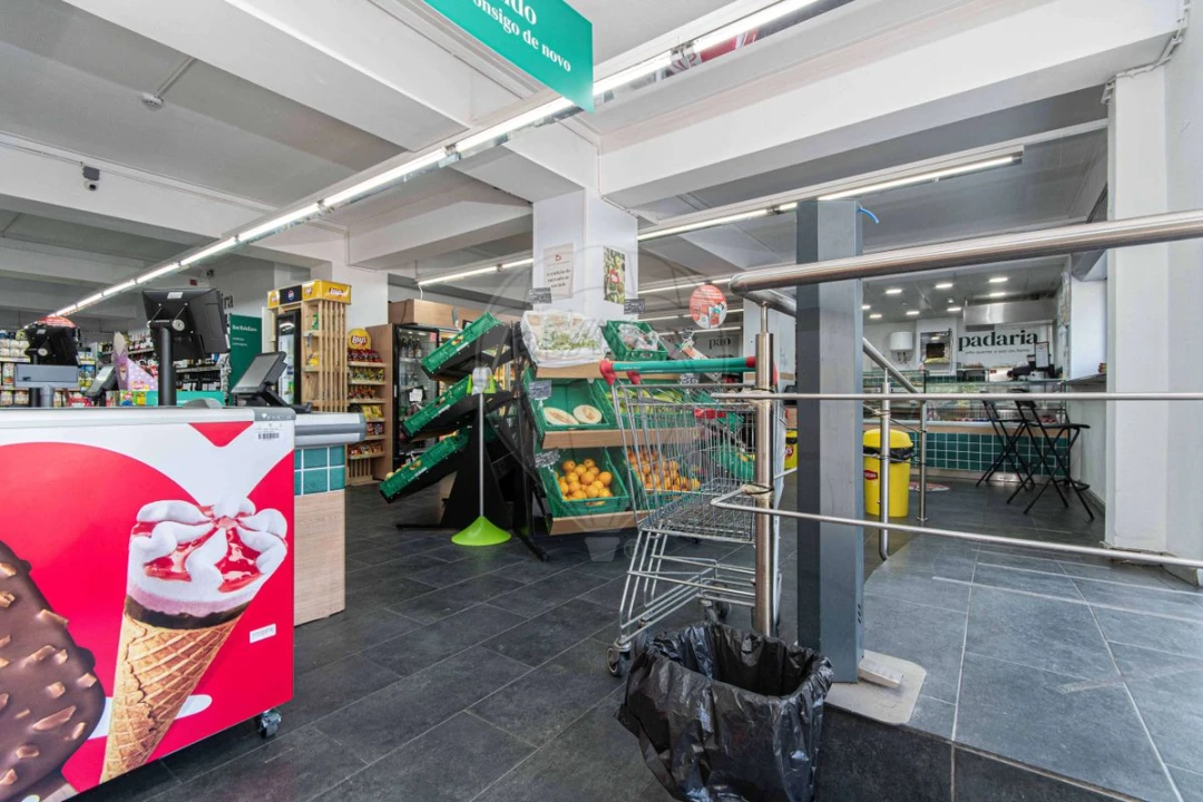 Loja para Venda em Alvalade Foto 7