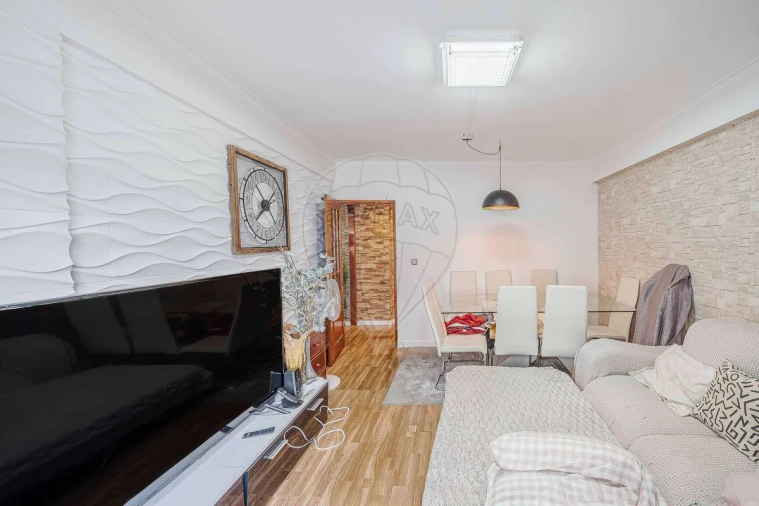 Apartamento T3 para Venda em Rio de Mouro Foto 17