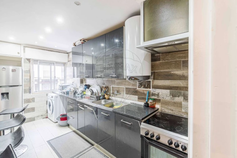 Apartamento T3 para Venda em Rio de Mouro Foto 16