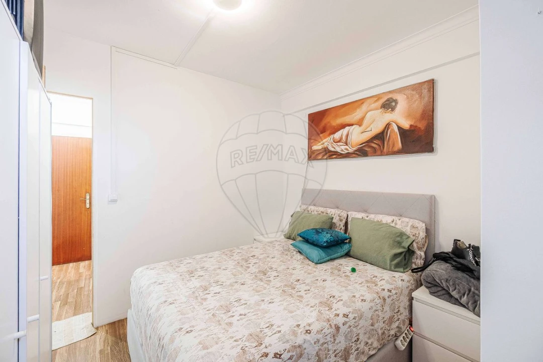 Apartamento T3 para Venda em Rio de Mouro Foto 2