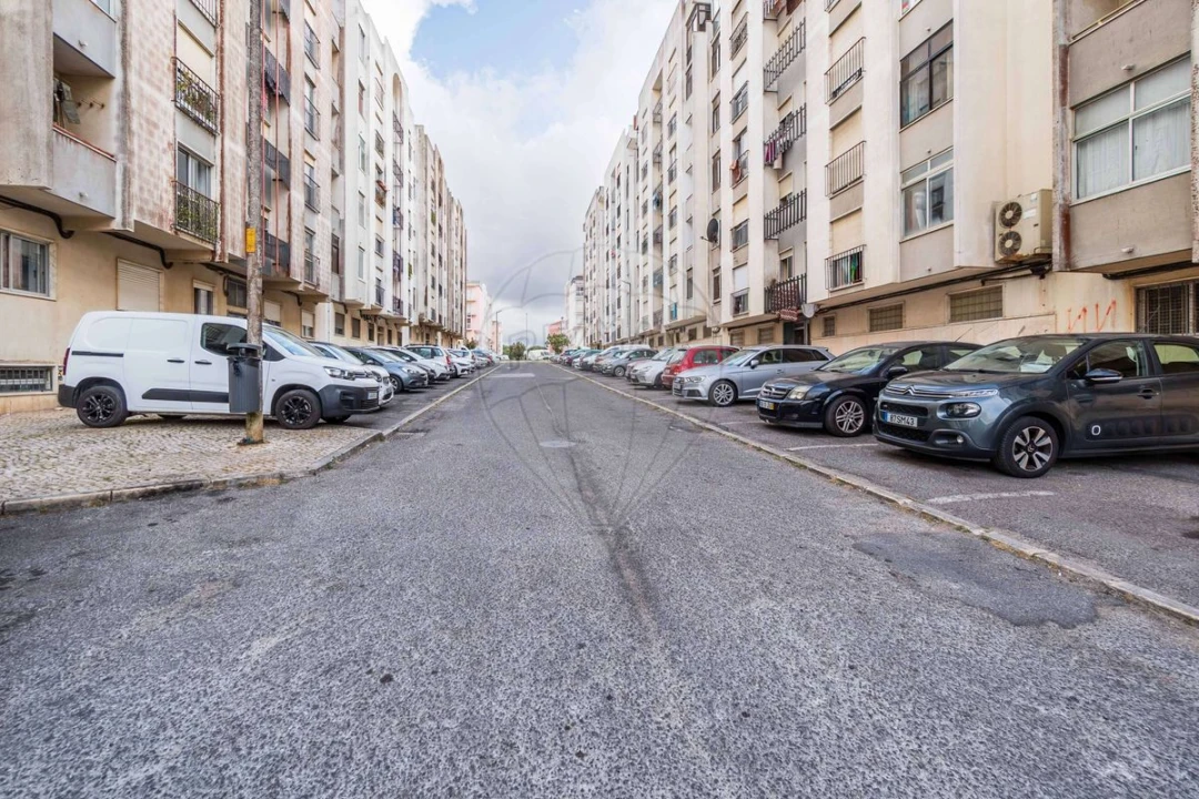 Apartamento T3 para Venda em Rio de Mouro Foto 20