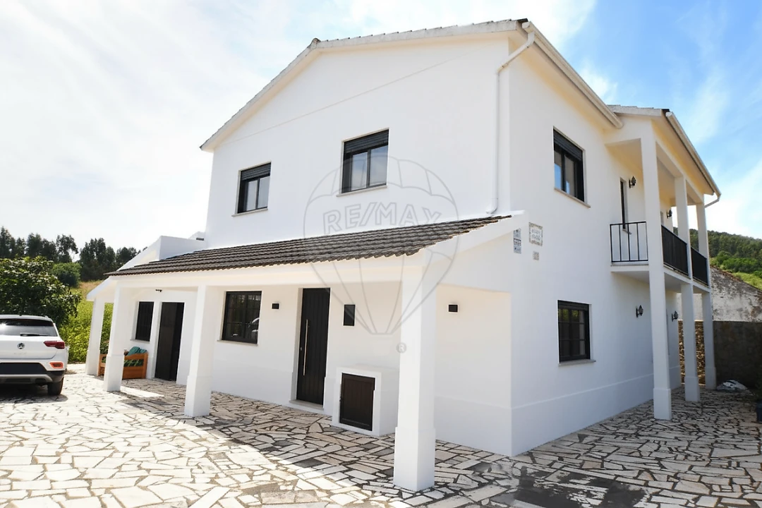 Moradia T4 para Venda em Alguber Foto 2