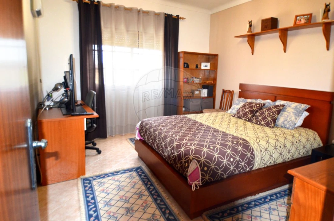 Moradia T4 para Venda em Alguber Foto 42